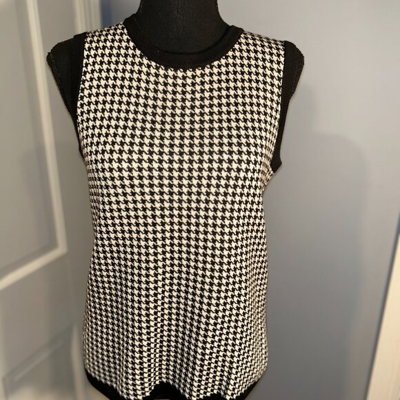 St John Sport Houndstooth Crew Neck Sweater Vest, Size Small - Picture 6 of 7
